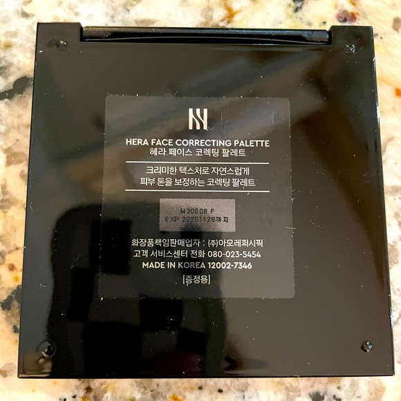 New Hera Face Correcting Palette - Picture 3 of 4